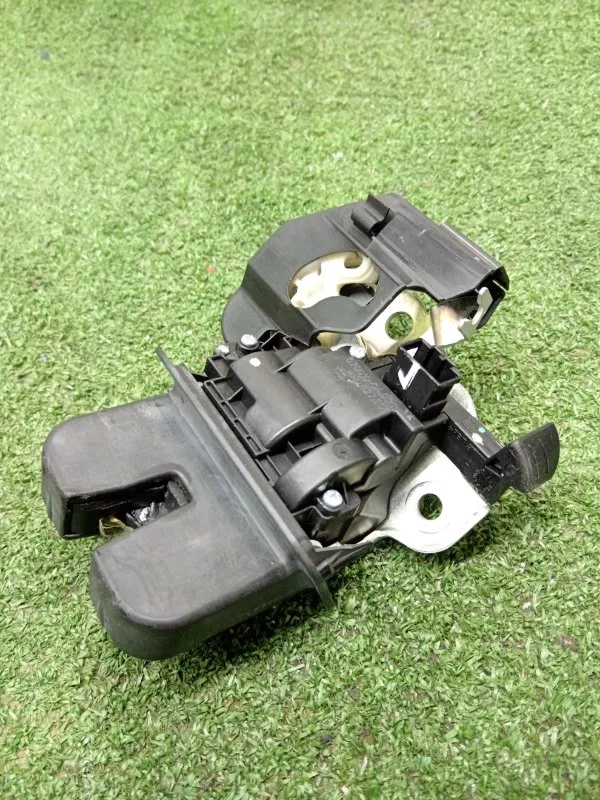 Замок багажника