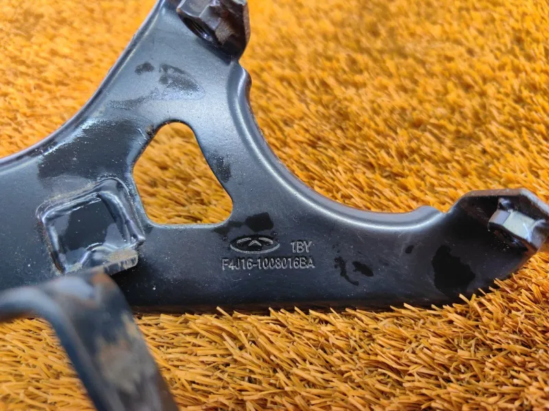 Кронштейн выпускного коллектора