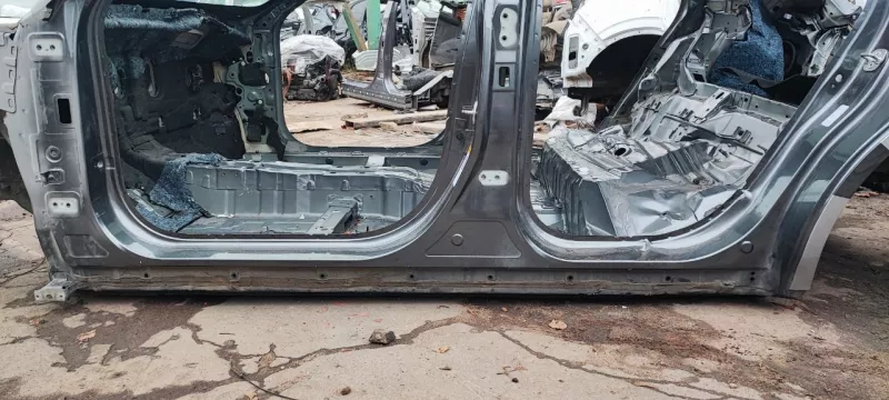 Порог с центральной стойкой