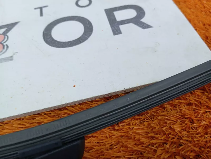 поводок стеклоочистителя