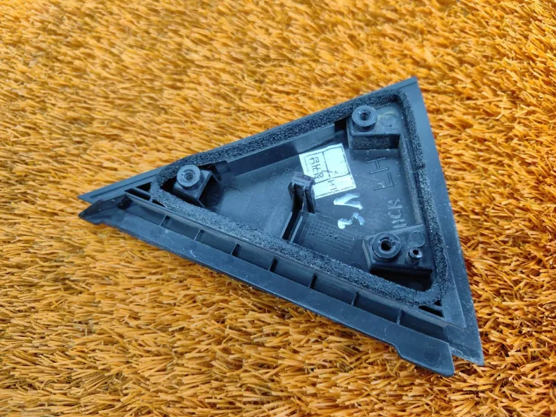 Уголок двери