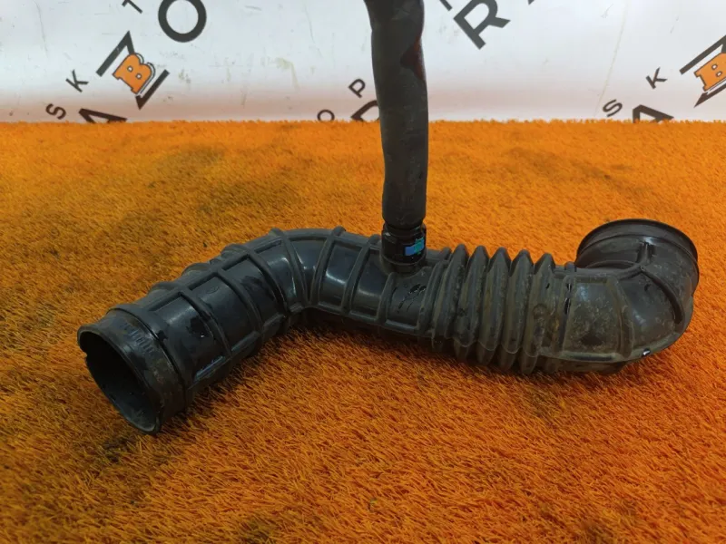 Патрубок воздушного фильтра