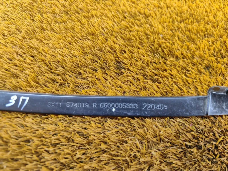 Направляющая стекла двери