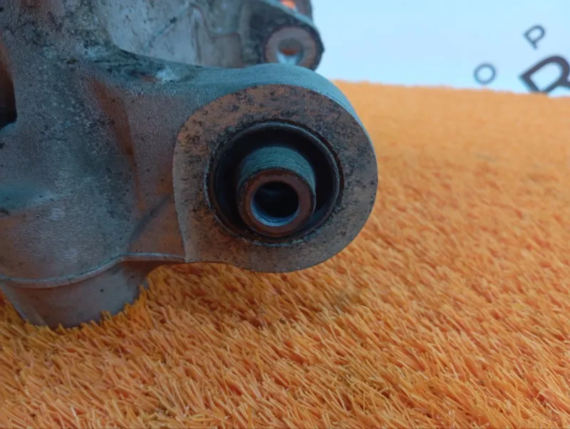 Кулак поворотный