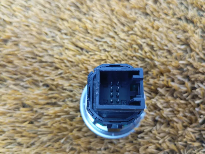 Кнопка запуска двигателя