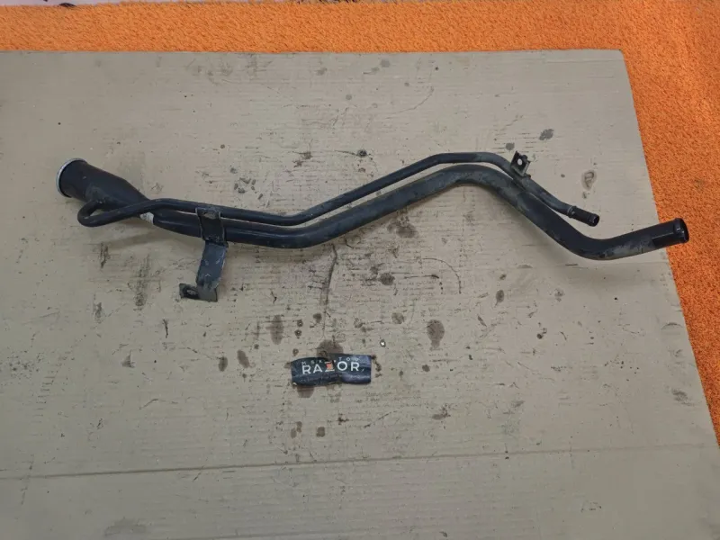 Горловина топливного бака