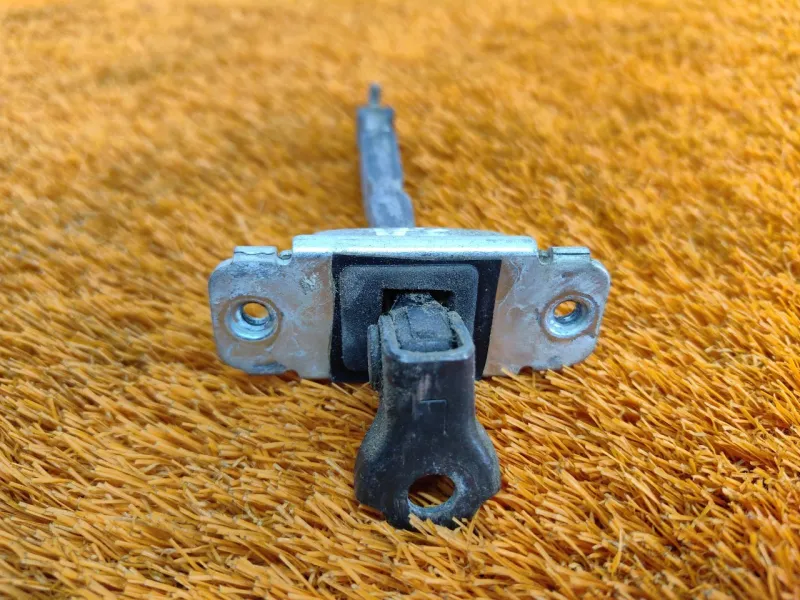 Ограничитель двери