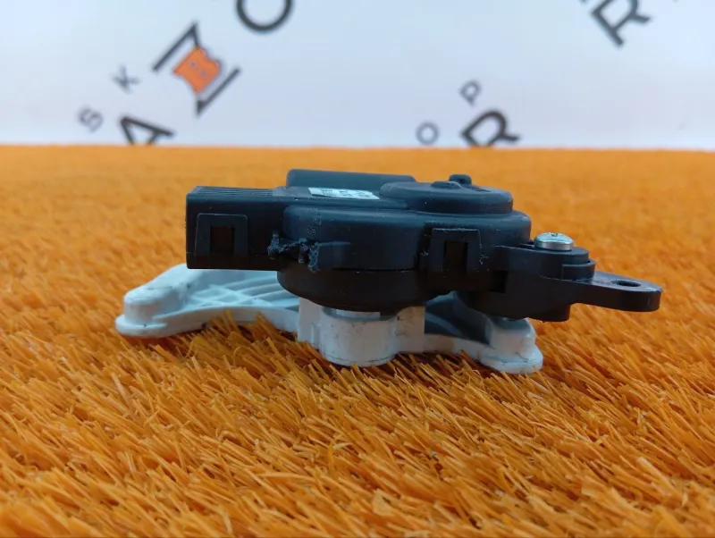 Сервопривод заслонок печки