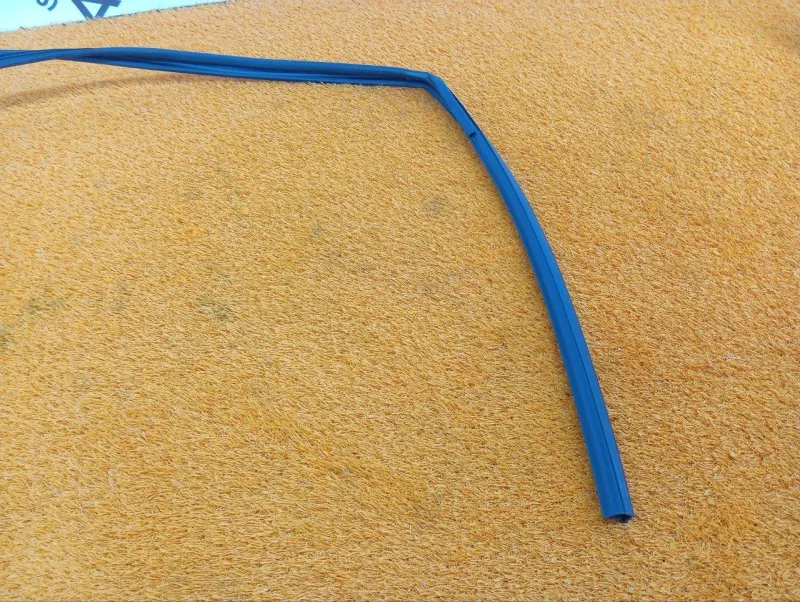 Уплотнитель стекла двери