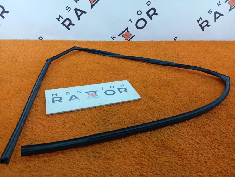 Уплотнитель стекла двери