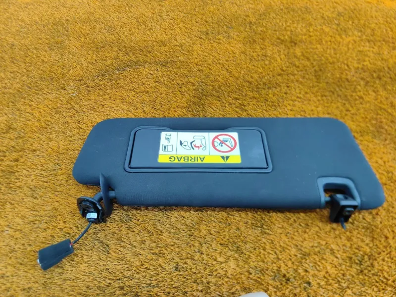 Козырек солнцезащитный