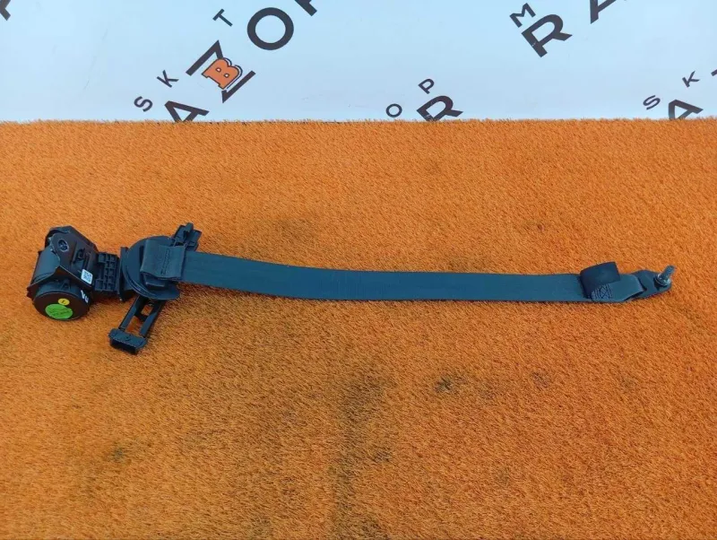 Ремень безопасности