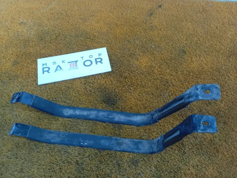 Крепление топливного бака