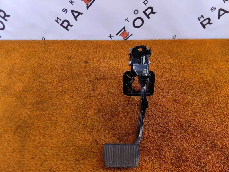 Педаль тормоза