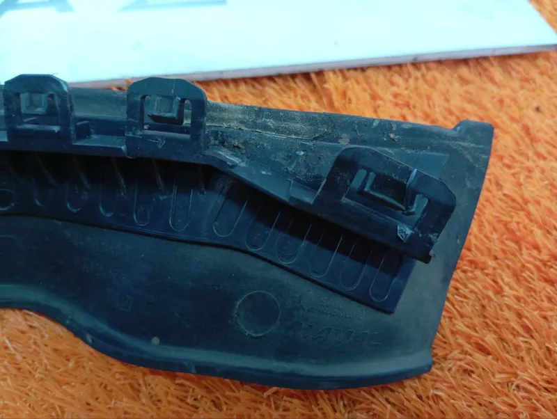 Накладка петли капота