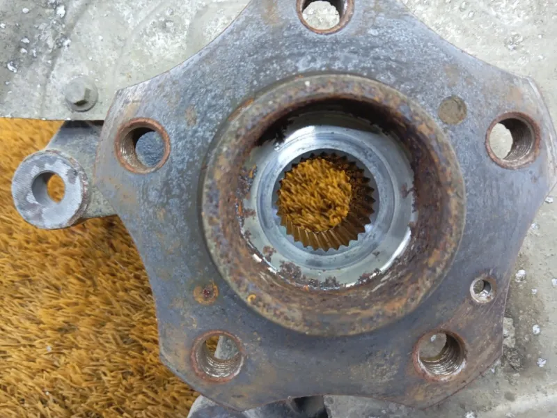 Кулак поворотный