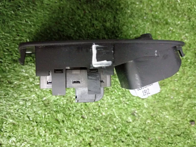 Блок стеклоподъемников Audi A1 2012 8X0959851A 1 CAXA 47536, передний левый