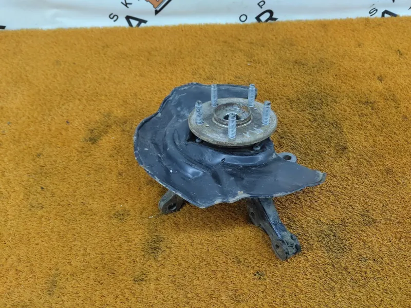 Кулак поворотный