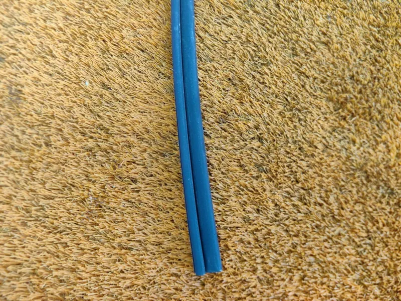 Уплотнитель стекла двери