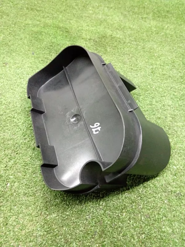 Накладка крышки багажника