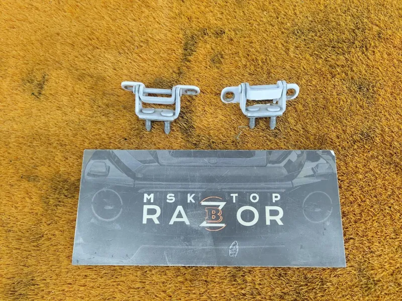 Петля крышки багажника