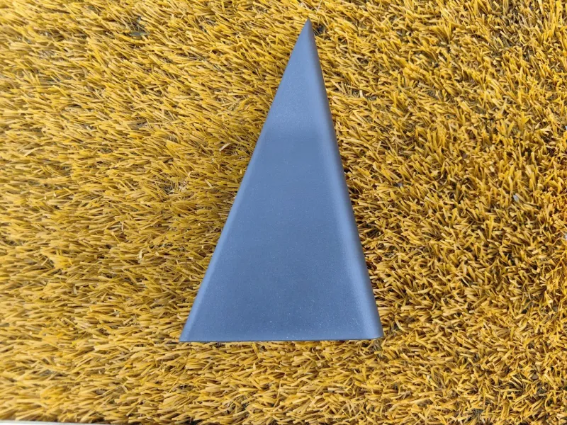 Уголок двери