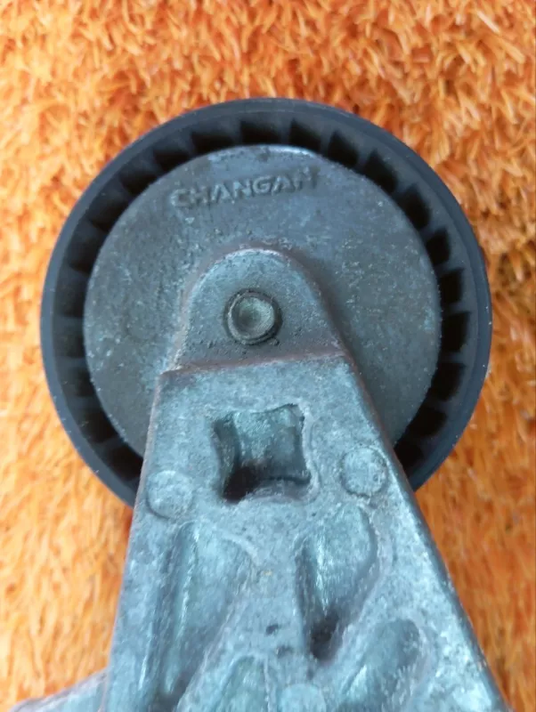 Ролик натяжной навесного оборудования