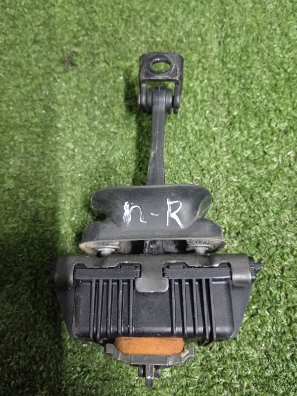 Ограничитель двери