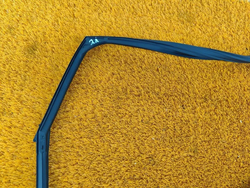 Уплотнитель стекла двери