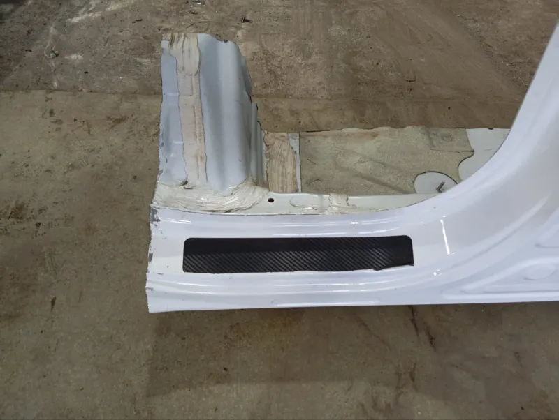 Порог с центральной стойкой