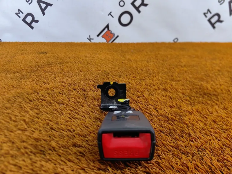 Ответная часть ремня безопасности