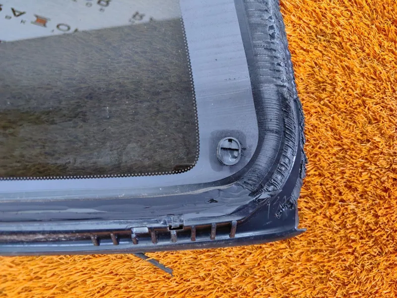 Форточка задняя