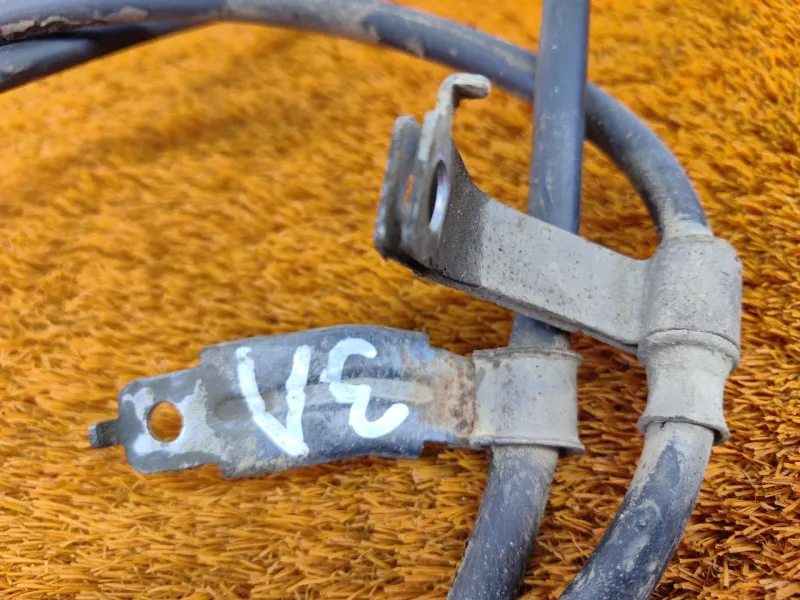 Трос стояночного тормоза