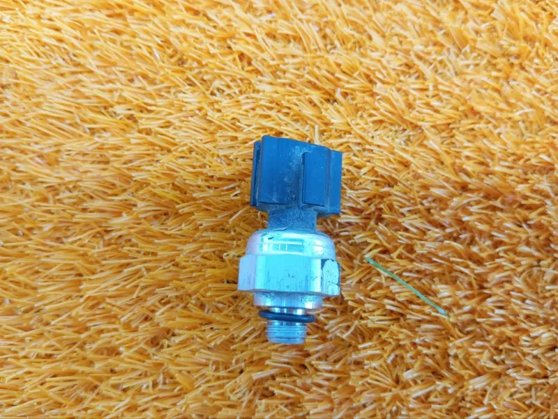 Датчик давления компрессора кондиционера