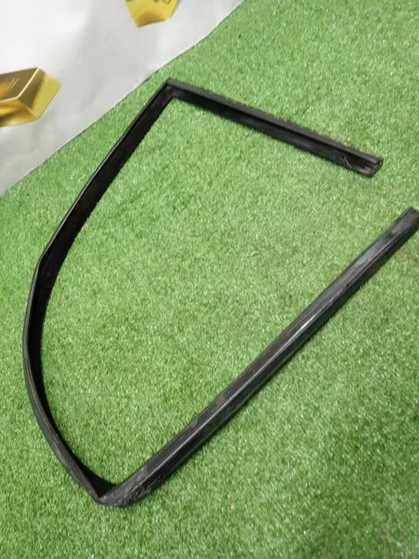 Уплотнитель стекла двери