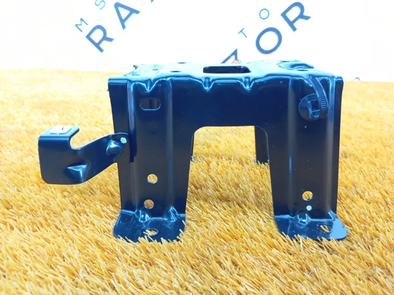 Кронштейн подлокотника