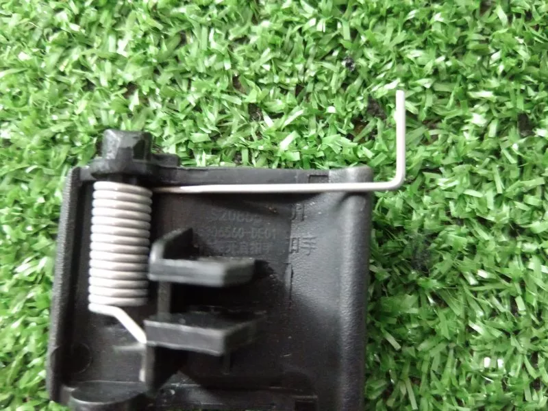 Кнопка открывания бензобака