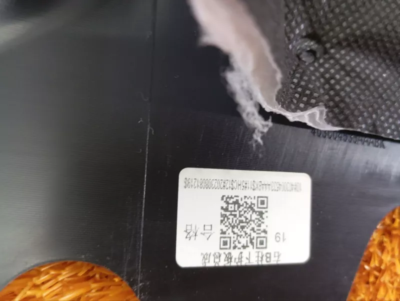 Обшивка центральной стойки Chery Tiggo 8 Pro 2023 403004533AAABK SQRF4J16C, правая