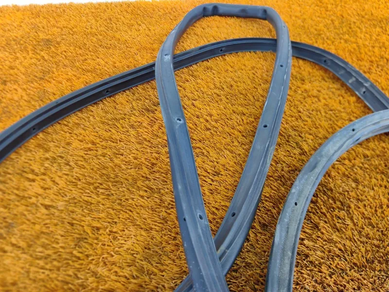 Уплотнитель двери