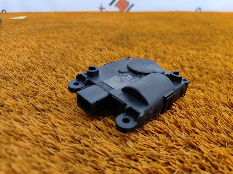 Сервопривод заслонок печки