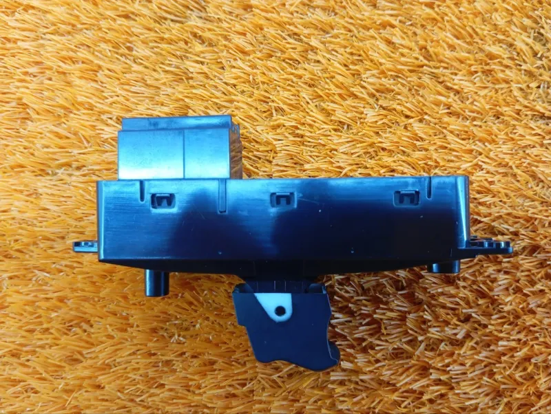 Кнопка стеклоподъемника