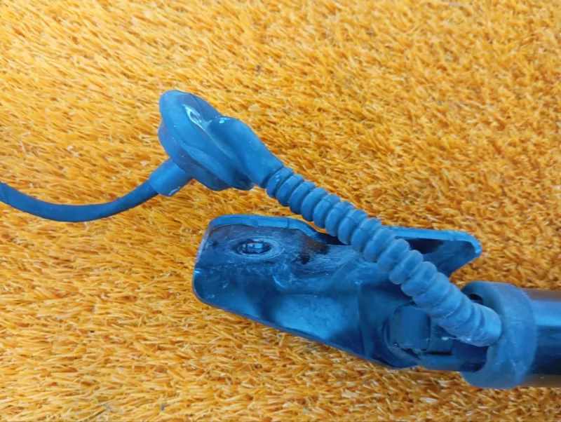 Амортизатор крышки багажника