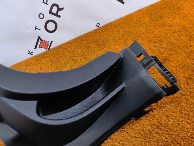 Накладка на порог салона