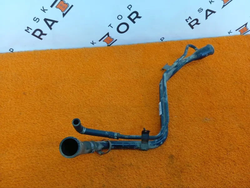 Горловина топливного бака