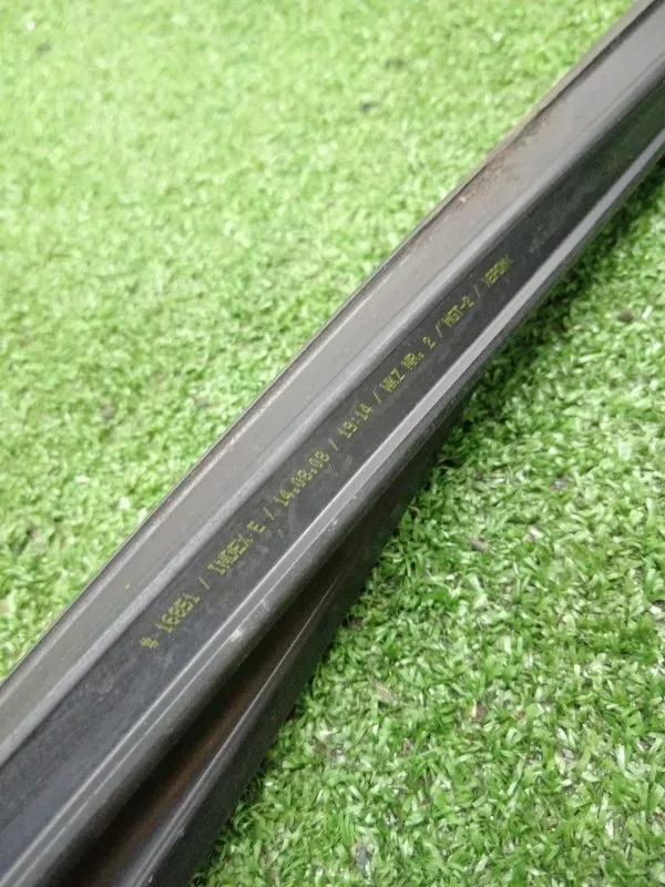 Уплотнитель стекла двери