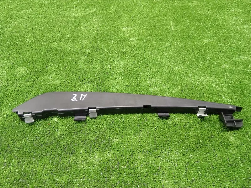 Кронштейн уплотнителя двери