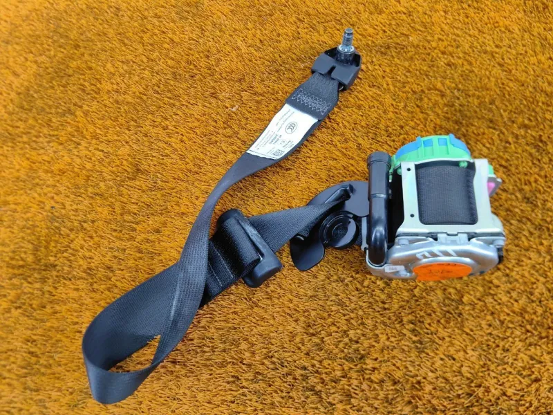 Ремень безопасности