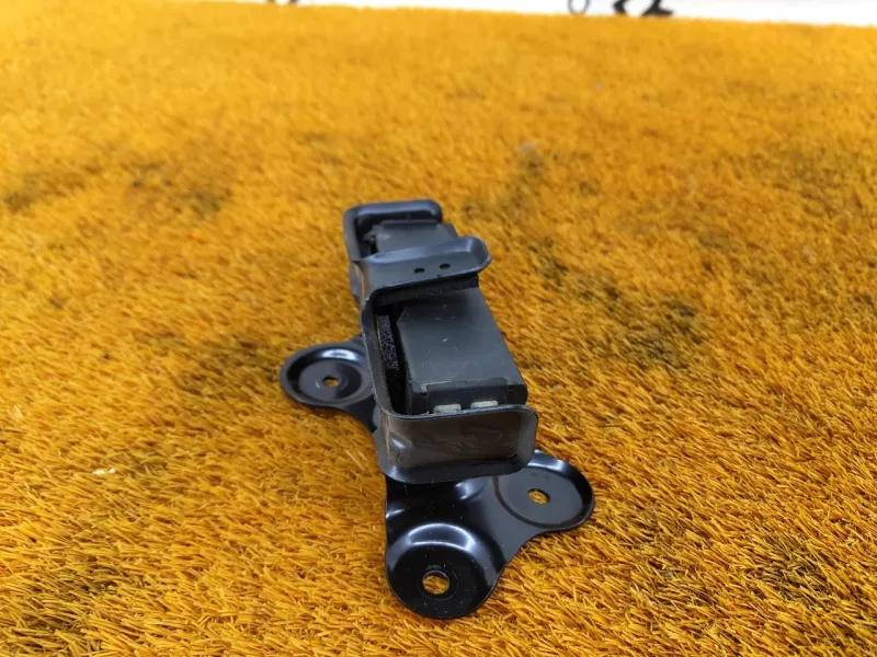 Демпфер крышки багажника