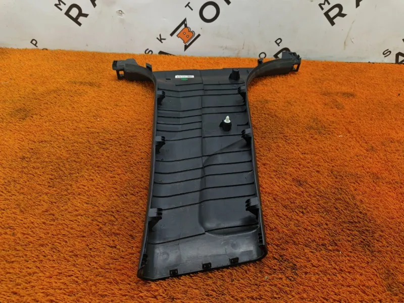 Обшивка центральной стойки