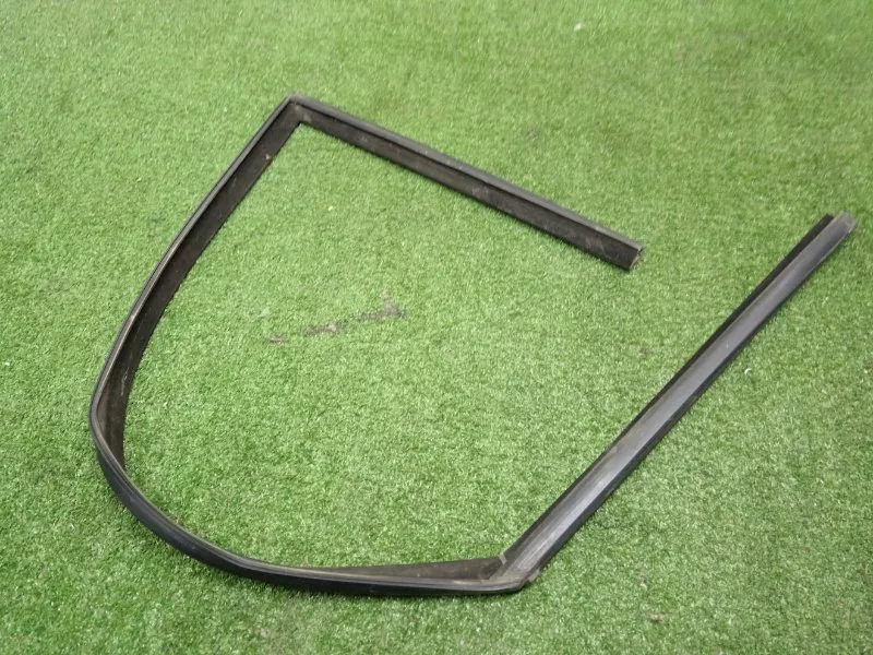 Уплотнитель стекла двери